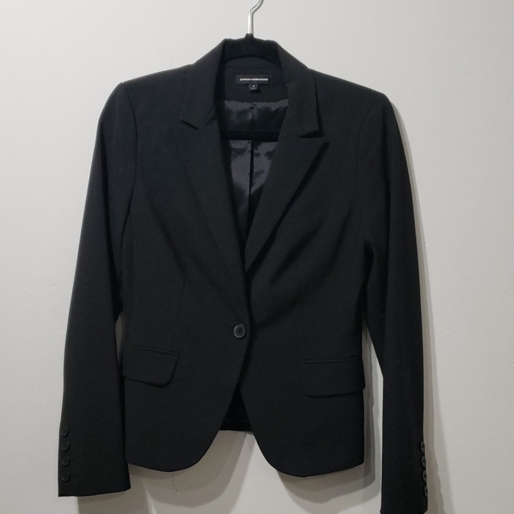 Super cute fitted blazer
